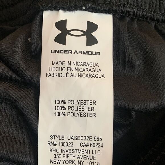 Under Armour boys shorts perfect for the summer - Picture 3 of 3